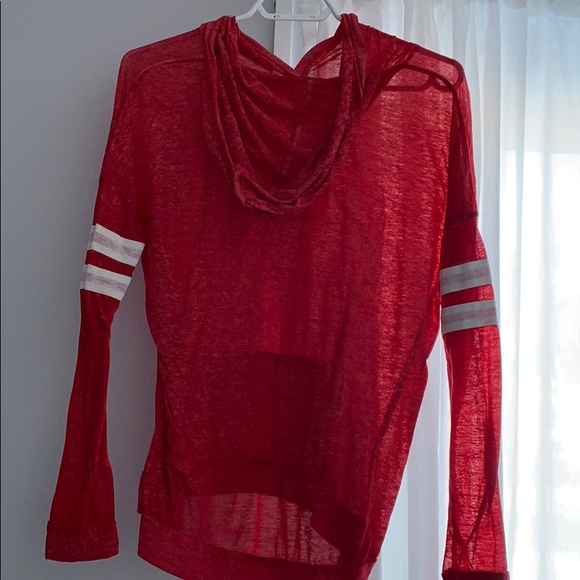 Hooded red long sleeve - Picture 2 of 2